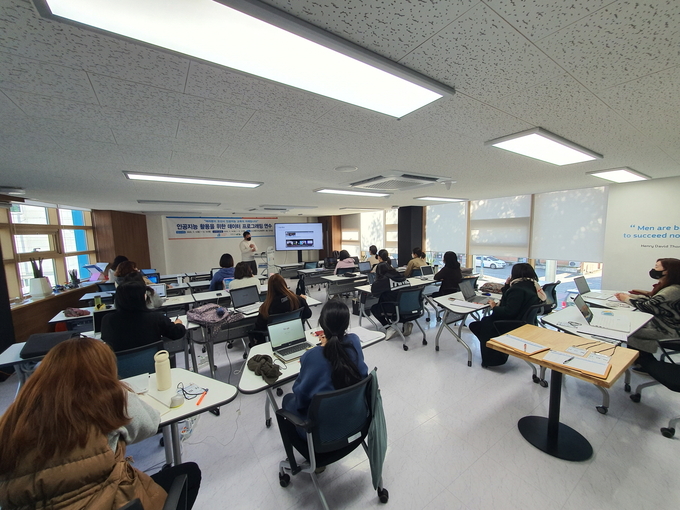 오산시는 11월과 12월 두 달간 오산메이커교육센터에서 인공지능 활용을 위한 데이터 프로그래밍 연수를 운영한다고 밝혔다.(사진=오산시 제공)