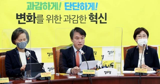 김종철 정의당 대표가 5일 오전 서울 여의도 국회에서 열린 상무위원회에서 발언하고 있다. (사진= 연합뉴스) 