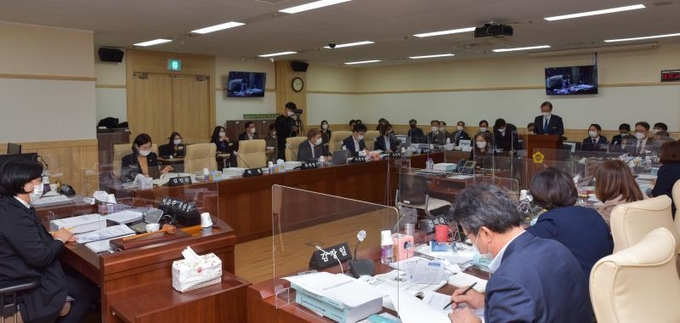 9일 경기도의회 경제노동위원회 2020년도 행정사무감사를 진행하고 있다. (사진= 경기도의회 제공)
