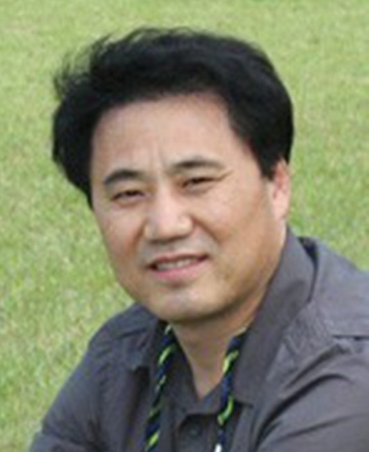 박병두 문학평론가. 시나리오작가