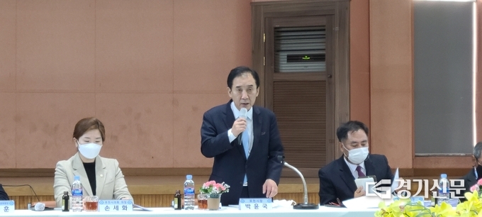 박윤국 포천시장이 선단동 기관단체장들에게 인삿말을 하고 있다. (사진=문석완 기자)