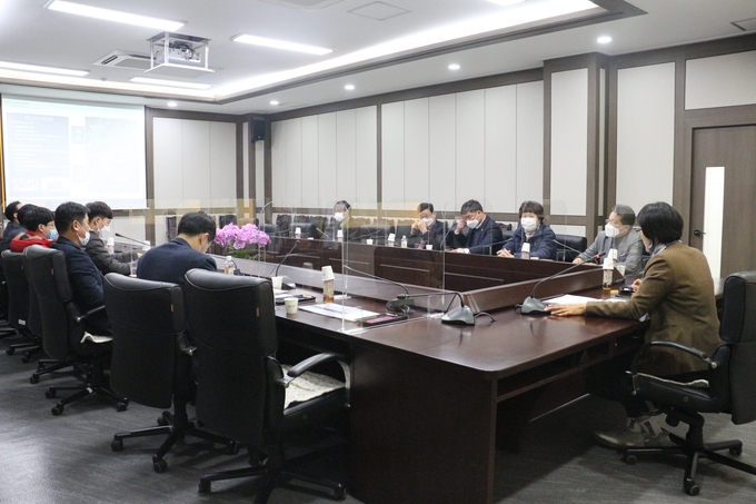 남양주시의회는 12일 시의회 소회의실에서 ‘도심 속 주차난 해소 연구용역’ 최종보고회를 개최했다.(사진=남양주시의회 제공)
