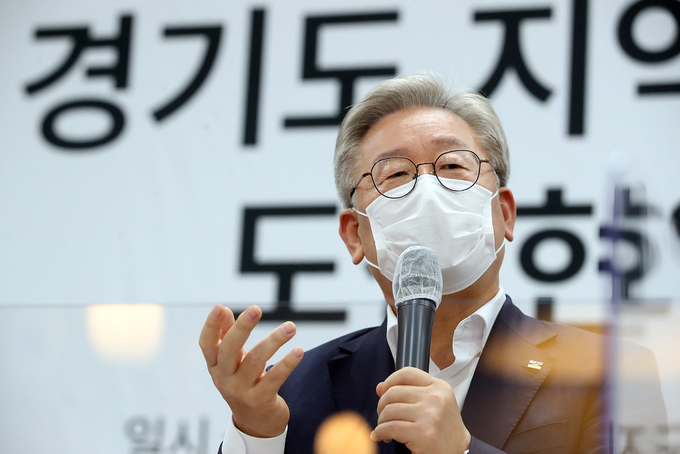 13일 오후 도지사 공관에서 이재명 경기도지사, 이용철 행정2부지사, 김상희 국회부의장, 심상정 국회의원 등이 참석한 가운데 경기도 지역구 국회의원 도정현안 간담회가 열리고 있다. (사진= 경기도)