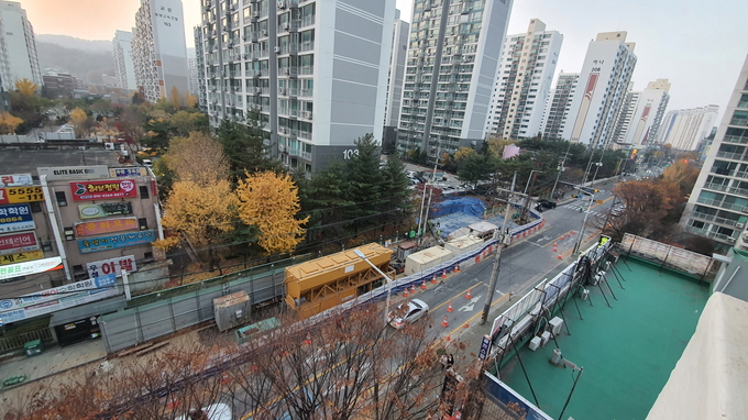 구리시가 지난 16일‘구리시 사고조사 및 안전대책 위원회’를 개최하여 교문동 지반함몰 사고지점 주변에 대한 지반 안정성 분석 결과에 대해 심도 있게 논의했다. (사진=구리시 제공)