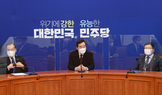 더불어민주당 이낙연 대표가 18일 오전 국회에서 열린 특보단 임명장 수여식에서 인사말을 하고 있다. (사진=연합뉴스) 