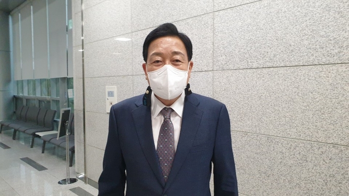 법정에 출두하고 있는 김선교 의원. (사진=연합뉴스 제공)