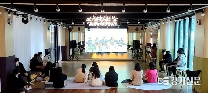 포천의 한 학교 강당에서 학생들이 축제에 동참하고 있다. (사진=포천교육지원청 제공)