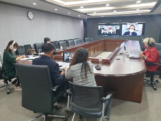 파주시가 일본자매도시인 하다노시 관계자와 화상교류를 하고 있다. (사진=파주시 제공)
