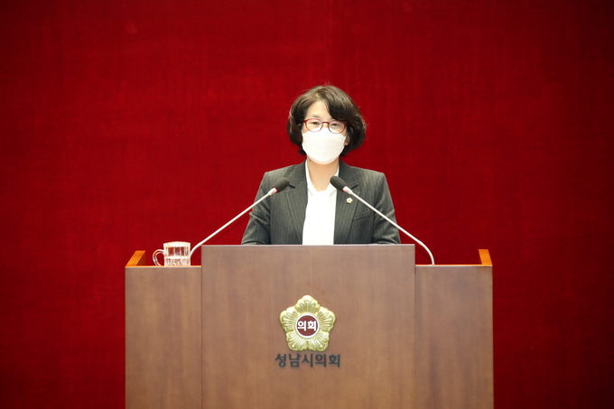  임정미 시의원이 시정절의를 하고 있다. (사진=성남시의회 제공)