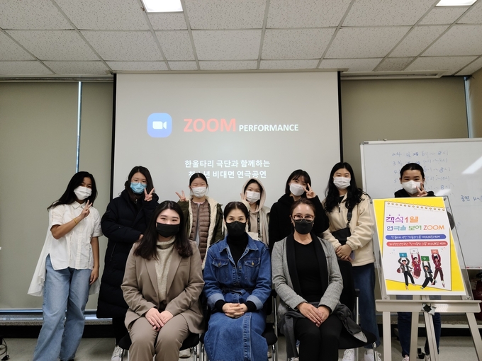 파주중앙도서관의 청소년연극제에 참여한 청소년들. (사진=파주시 제공)