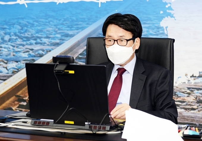 최종환 파주시장이 비대면 특강을 실시하고 있다. (사진=파주시 제공)