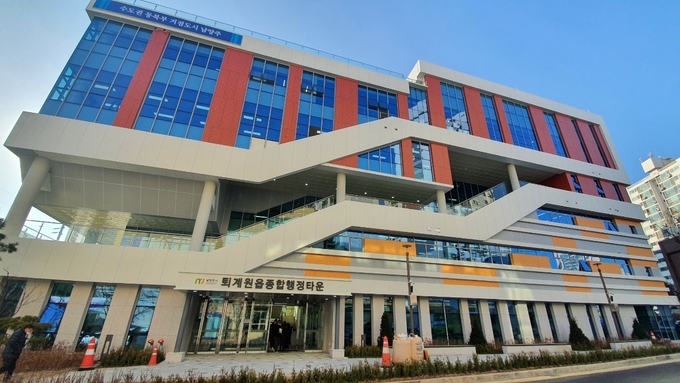 남양주시 퇴계원읍 종합행정타운이 11월 30일부터 퇴계원읍 도제원로 13 신청사에서 본격적으로 업무를 개시했다.(사진=남양주시 제공)