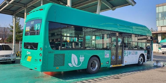 환경과 안전 모두를 고려한 전기 저상버스가 1일부터 안양시내를 질주하고 있다.