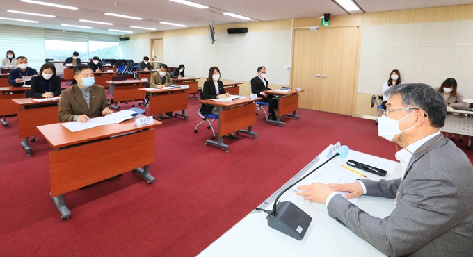 용인시의 계절맞춤형 미세먼지 계절관리제 구체적 방안 논의 모습 (사진=용인시 제공)