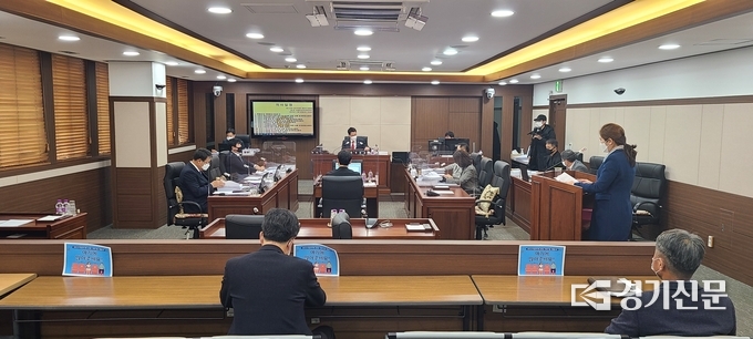 포천시의회 의원회의실에서 제154회 정례회 조례등심사특별위원회가 열리고 있다. (사진=문석완 기자)