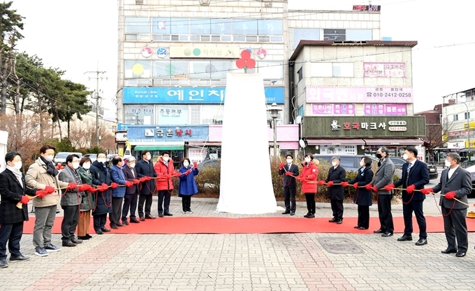 파주시가 사랑의 온도탑 제막식을 갖고 있다. (사진=파주시 제공)