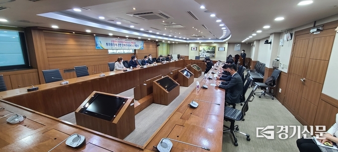 포천시청 시정회의실에서 '산정호수 리프레시 개발사업 투자협정 양해각서 체결식이 열리고 있다. (사진=문석완 기자)