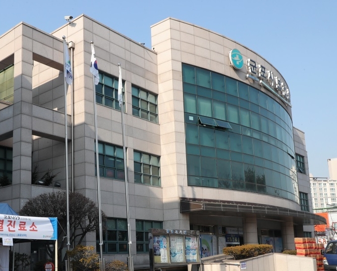 군포 보건소가 조용한 전파’ 차단과 고위험 시설·집단 보호 차원에서 검체 검사를 실시한다.