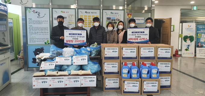 오산시 중앙동행정복지센터는 코로나19 여파가 여전한 가운데 어려운 이웃을 돕기 위한 나눔의 손길이 이어지고 있다. (사진=중앙동행정복지센터 제공)