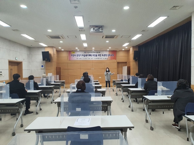 오산시지역사회보장협의체는 지난 3일 오산시자원봉사센터 3층 회의실에서 중장기 마을복지계획 추진을 위한 토론식 심화교육을 개최했다(사진=오산시 제공)