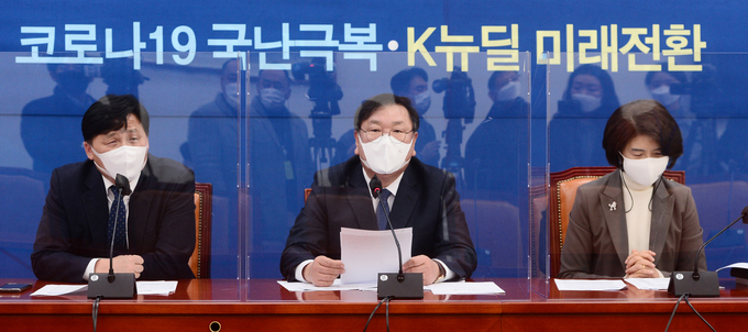 김태년 더불어민주당 원내대표가 8일 오전 서울 여의도 국회에서 열린 원내대책회의에서 발언하고 있다. (사진=연합뉴스) 