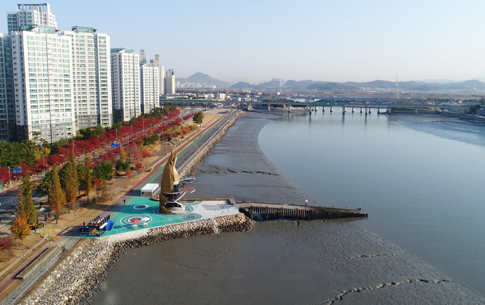 공중에서 본 새우타워 전경.