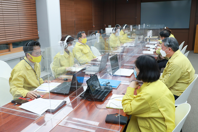 남양주시는 8일 0시부터 사회적 거리두기 단계가 2.5단계로 격상됨에 따라 이날 영상회의를 개최해 방역대책을 긴급 점검했다.(사진=남양주시 제공)
