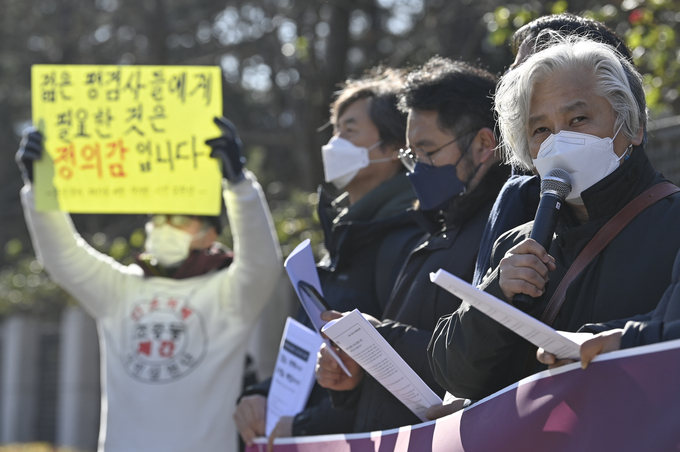 8일 검찰개혁을 열망하는 그리스도인 선언에 참석한 김민웅 경희대 교수가 발언하고 있다. (사진=황준선 기자)