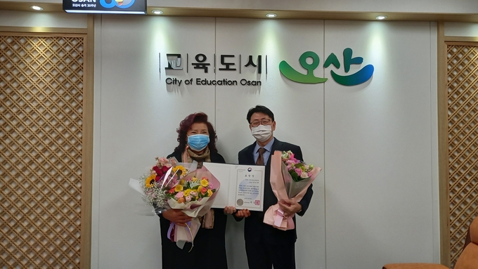 오산시 신장동지역사회보장협의체 원순화고문이 2020년 제21회 사회복지의 날 기념 유공자 ‘보건복지부장관 표창’을 수상했다(사진= 신장동행정복지센터 제공)