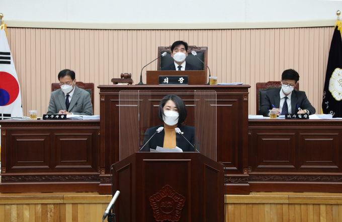 구리시의회 장승희 의원 5분 자유발언 통해 아이스팩 재활용 사업 시행 주장하고 있다. (사진=구리시의회 제공)