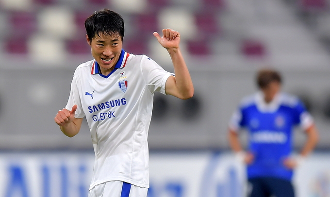 2020 아시아축구연맹(AFC) 챔피언스리그(ACL)에서 좋은 활약을 보이고 있는 수원 삼성의 미드필더 한석종이 올 시즌 K리그1에서 많은 활동량을 보인 것으로 나타났다. 사진은 ACL 16강 요코하마 F.마리노스 전에서 중거리슛으로 쐐기골을 기록한 한석종의 모습. (사진=연합뉴스 제공)