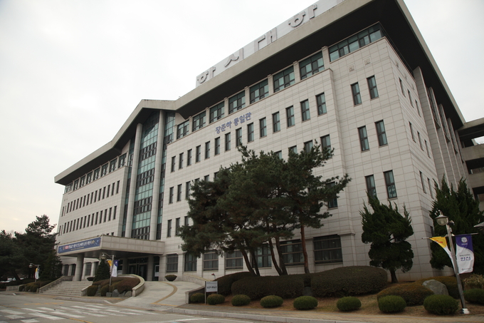 한신대 산학협력단이 위치한 장준하통일관(사진=한신대학교 제공)