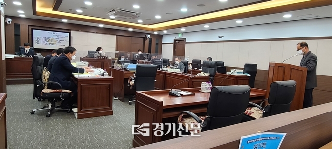 포천시의회 제154회정기회 예산결산위원회가 의원회의실에서 열리고 있다. (사진=문석완 기자)