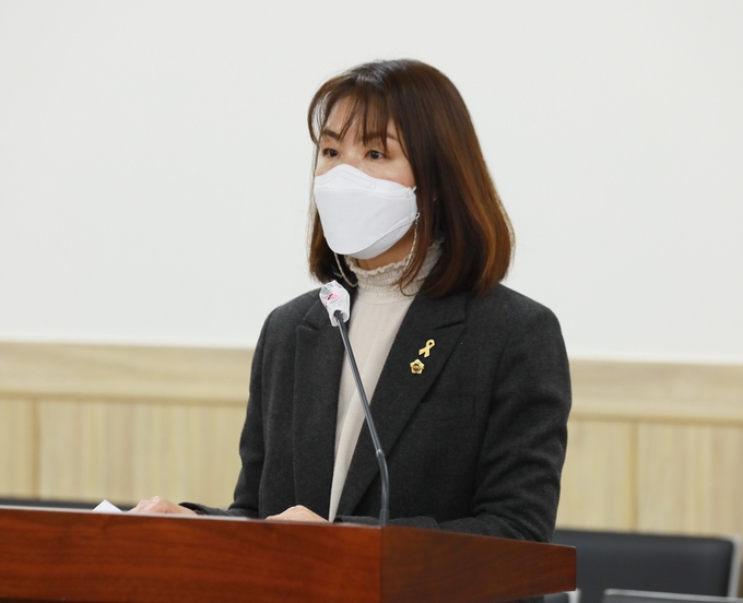 경기도의회 김영해 의원이 '경기도 플랫폼 노동자 지원 조례 일부개정조례안'을 대표발의하고 있다(사진=경기도의회 제공)