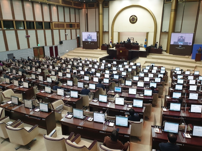 경기도의회가 15일 오전 1시쯤 제348회 정례회 제5차 본회의를 열고 있다.(사진=박건 기자)