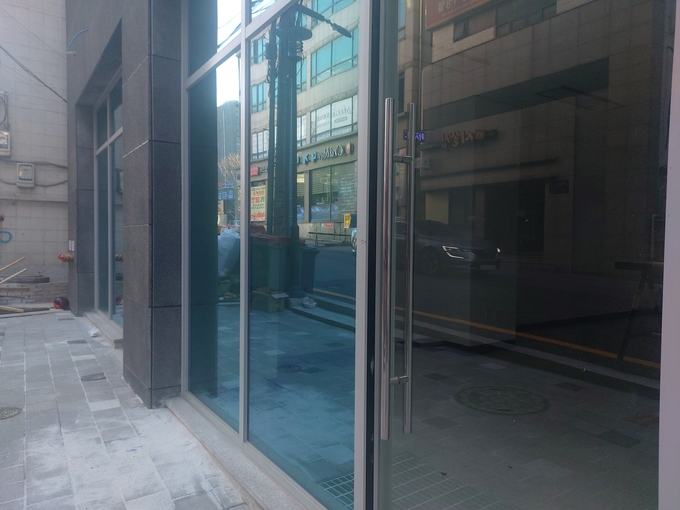 수원시 영통구 한 상가건물 1층이 텅 비어 있다. (사진=편지수 기자)