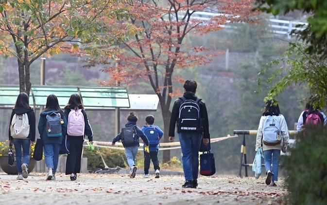 등교하는 학생들 (사진=황준선 기자)