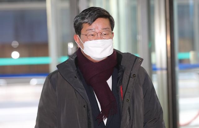 전해철 행정안전부 장관 후보자가 청문회를 하루 앞둔 21일 오전 서울 광화문 임시 사무실로 출근하고 있다. (사진=연합뉴스) 