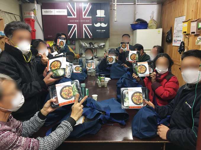 경기구리지역자활센터가 ‘우양과 함께하는 스마일 푸드’ 사업을 실시했다. (사진=경기구리지역자활센터 제공)