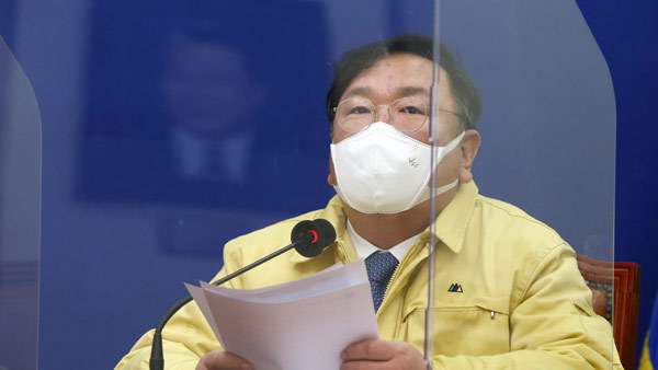 김태년 더불어민주당 원내대표가 이달 29일 오전 서울 여의도 국회에서 열린 원내대책회의에서 발언을 하고 있다. (사진= 연합뉴스)