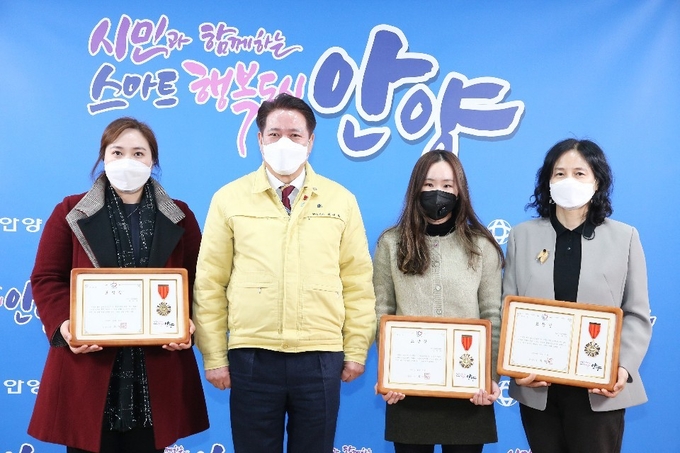최대호 시장, 4일 유공 SNS시민기자단원 3명 표창