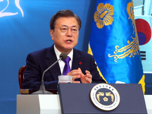 문재인 대통령이 7일 오전 청와대 본관에서 화상으로 열린 '2021년 신년 인사회'에서 인사말을 하고 있다. (사진= 연합뉴스) 