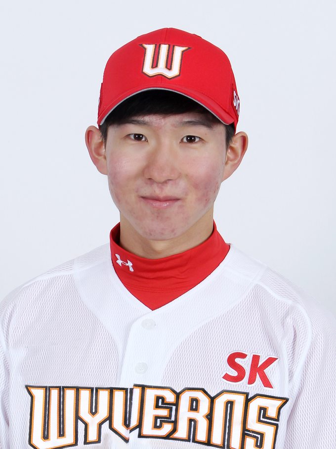 지난 시즌 후반 SK 와이번스의 주전 유격수로 뛴 박성한 모습 (사진=SK 와이번스 제공)