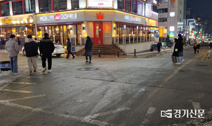 인계박스 범죄예방팀의 활동으로 깨끗해진 거리. (사진=수원남부서 제공)
