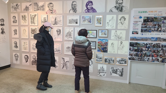 지난 11일 수원 팔달구의 한샘갤러리에서 ‘도심재개발 현장과 어메니티 참여작가전’이 막을 올렸다. (사진=신연경 기자)