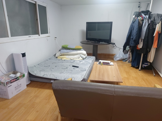 안성시 일죽면 내 한 시설채소 농가의 외국인 숙소. (사진=편지수 기자)