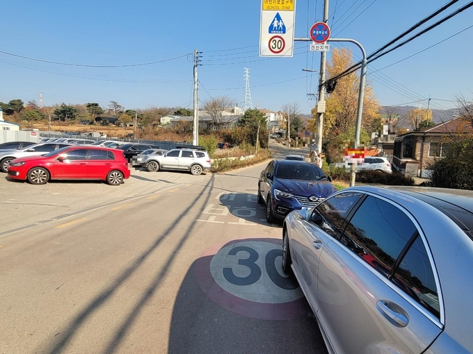 어린이보호구역 내 불법 주·정차. (사진=경기도 제공)