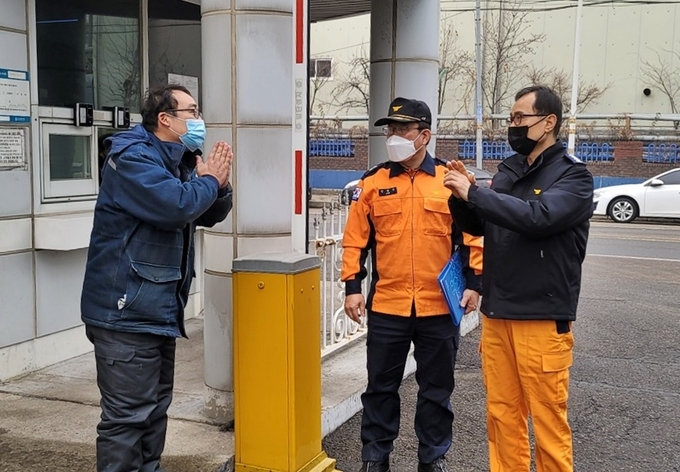 조승혁 시흥소방서방이 화재경계지구 대상 안전컨설팅과 예찰활동을 진행했다. (사진=시흥소방서 제공)