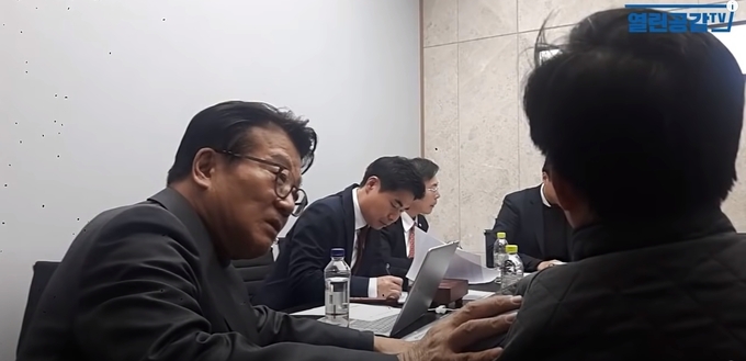 양호 고문(좌)과 김재현 대표(가운데) / 열린공감TV 캡쳐