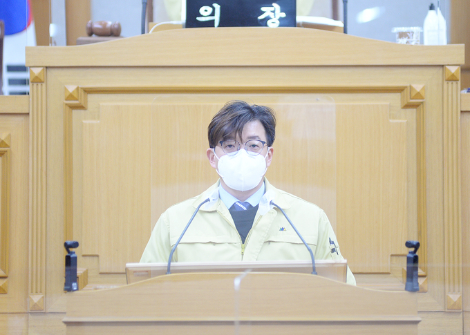 파주시의회 목진혁의원이 시정질의를 하고 있다. (사진=파주시의회 제공)
